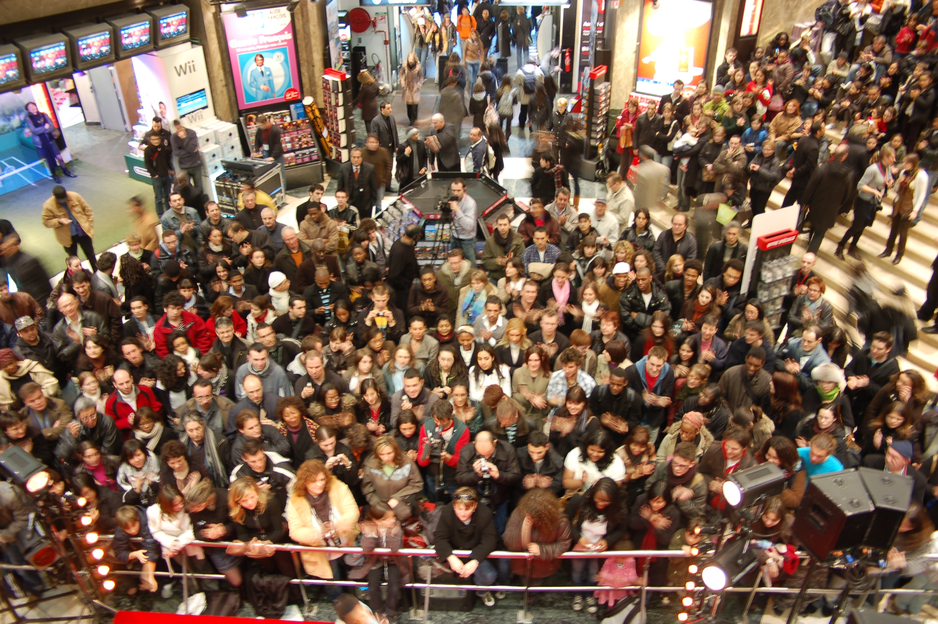 Le Roi Lion en mini-concert au Virgin Megastore