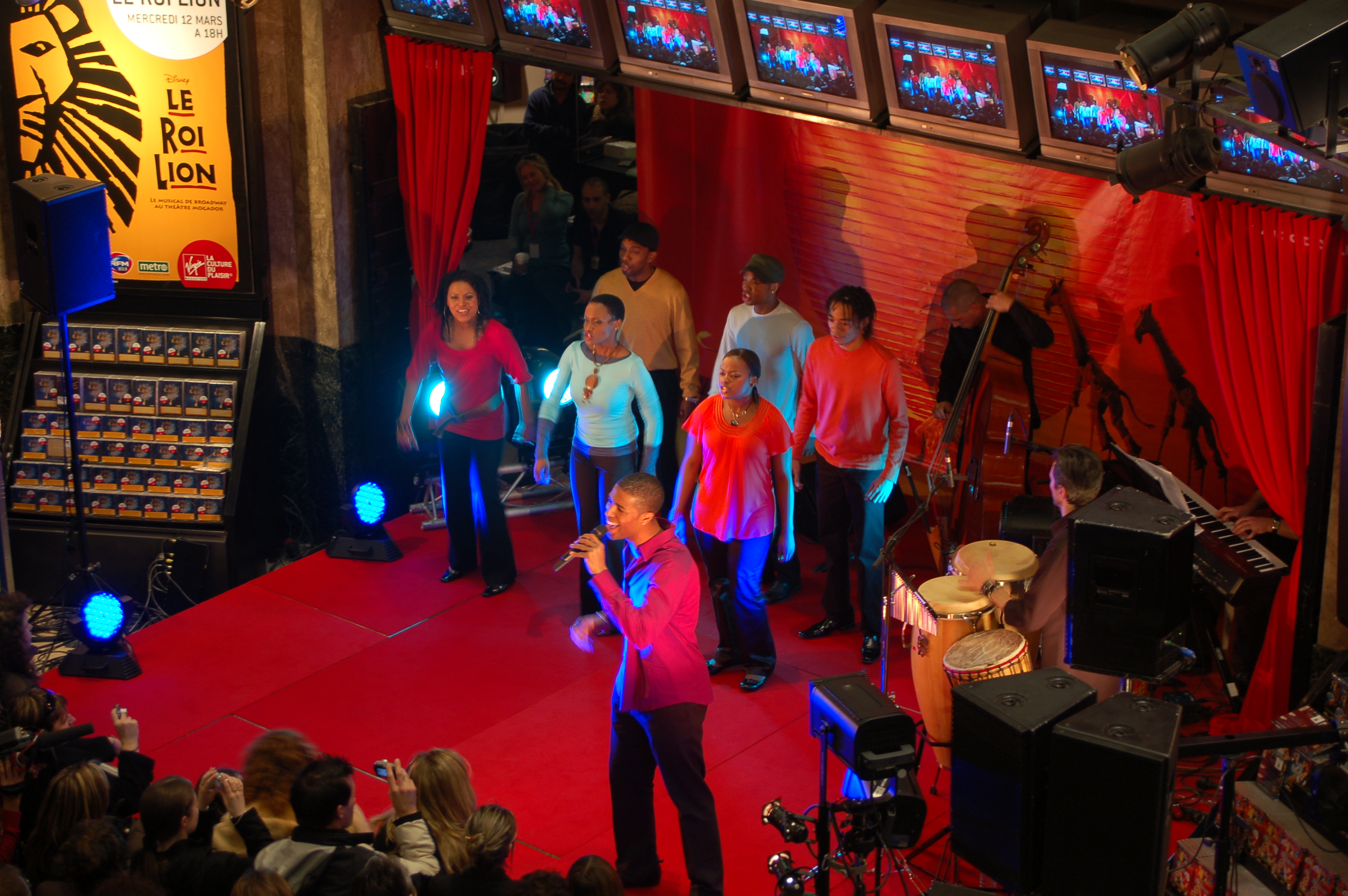 Le Roi Lion en mini-concert au Virgin Megastore - Nuit sans fin