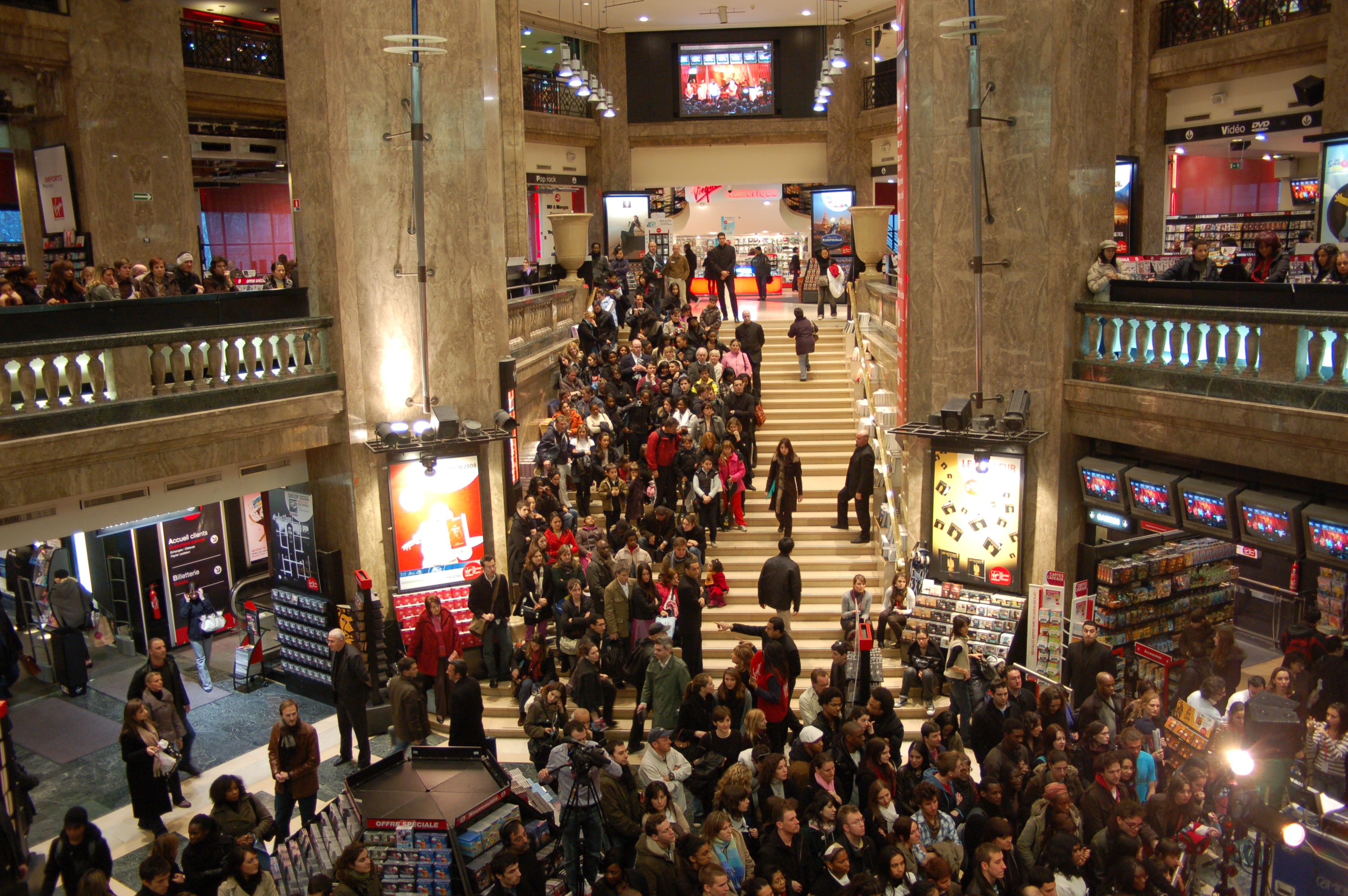 Le Roi Lion en mini-concert au Virgin Megastore