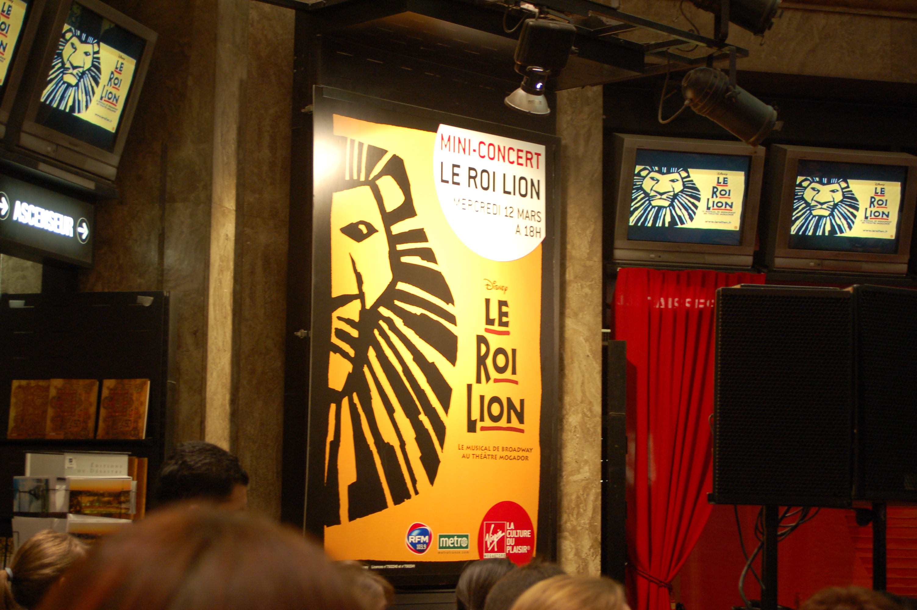 Le Roi Lion en mini-concert au Virgin Megastore